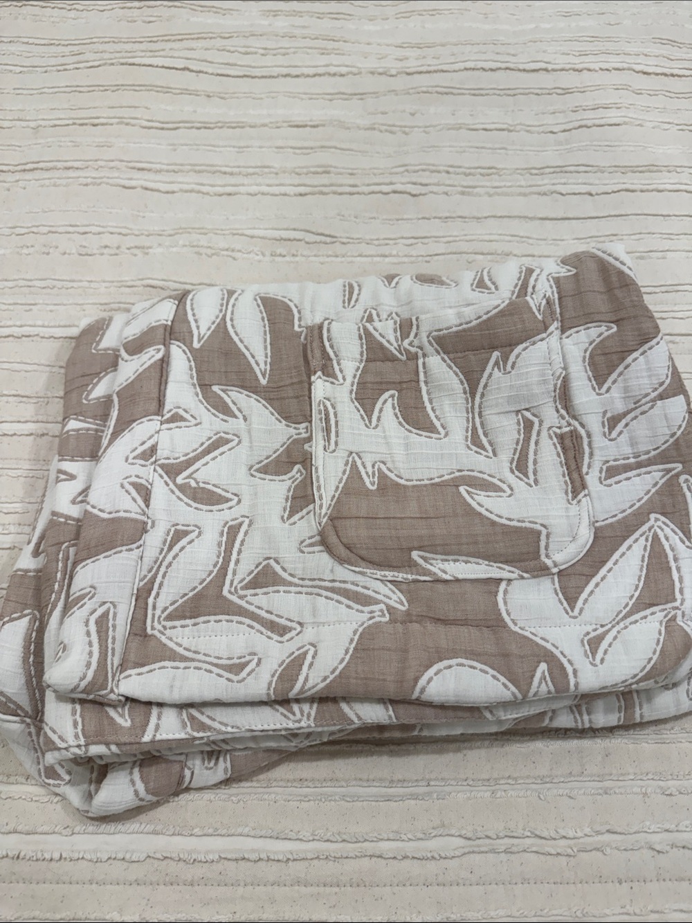Neutral Beige and White Patterned Kimono Jacket - Picture 2 of 3